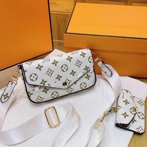 ❗️SALE❗️New white and green fashion crossbody Bag